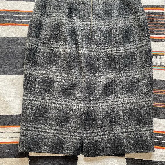 Banana Republic Wool Blend Skirt. Size 8. Knee Length. Winter. Work Wear. Casual - Picture 4 of 9